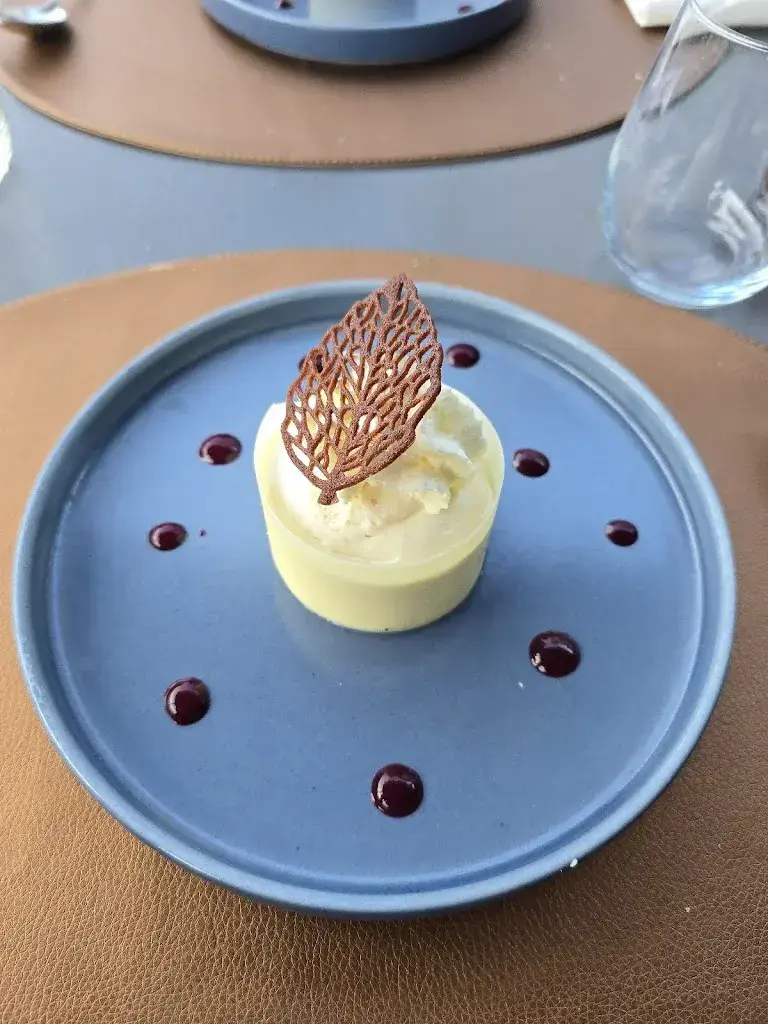 Michael Hoang_Le 19ième, restaurant du golf de Neuchâtel_Saint-Blaise_reseña