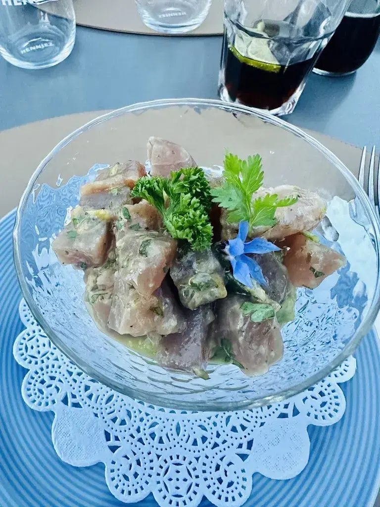 Viviana B. (V.P.B.)_Le 19ième, restaurant du golf de Neuchâtel_Saint-Blaise_reseña