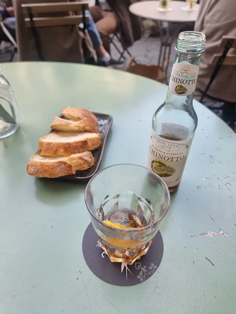 Creativ Medium - Multidisciplinary Design Studios_Volver BarTapasCafé_Bern_avis