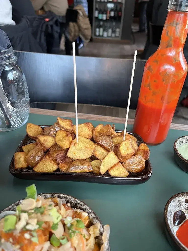 Ujesh Vora_Volver BarTapasCafé_Bern_avis