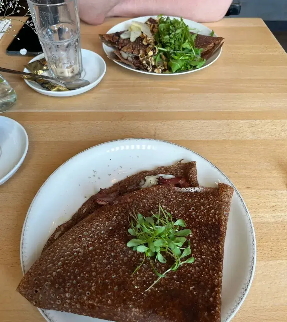 chc py_Le Carrousel_Bern_review