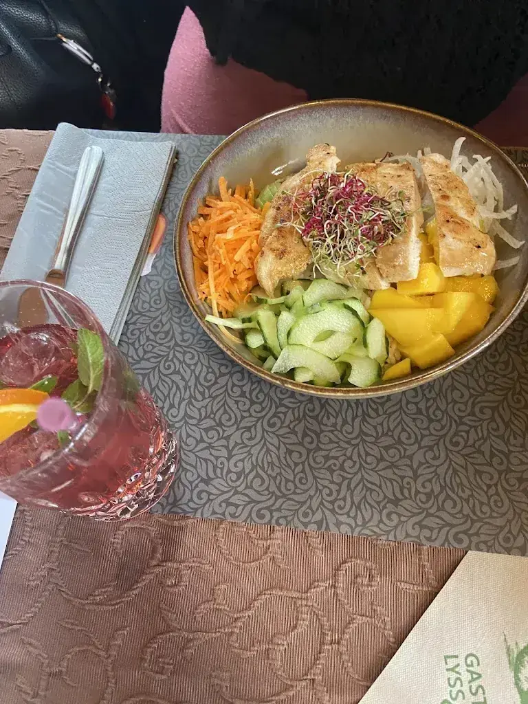 Karolina Liedeskrastina_Gasthof Bären Rapperswil_Rapperswil_avis