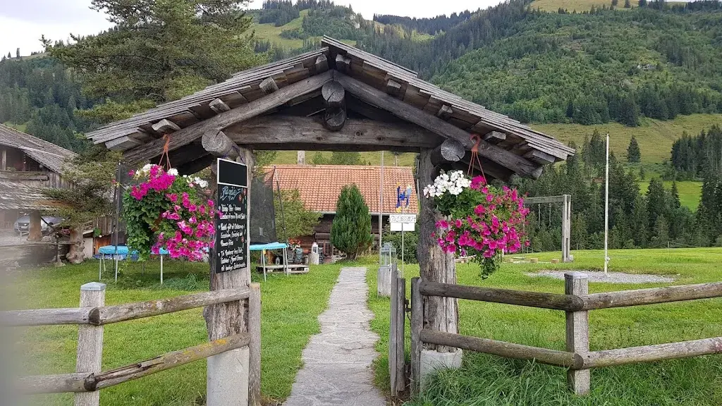 verena grossen_Gasthaus Rossberg_Oberwil im Simmental_review