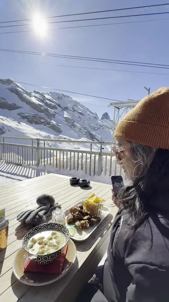 Kanesh Shega_Skihütte Stand_Engelberg_review