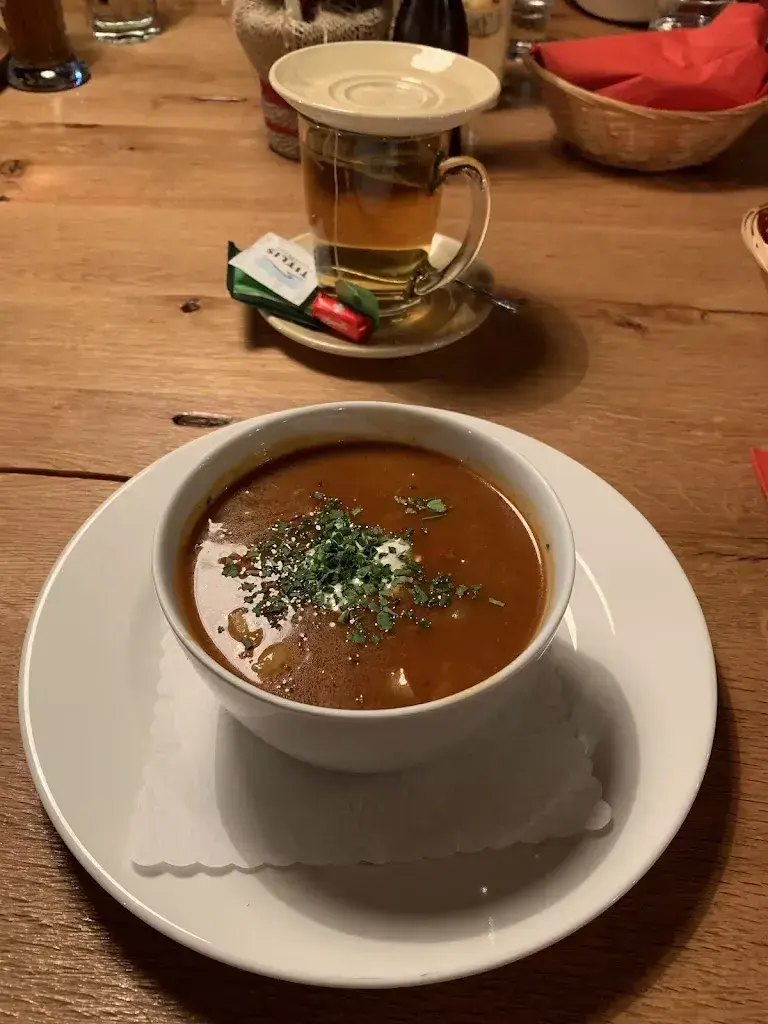 Marni Abigail_Skihütte Stand_Engelberg_review