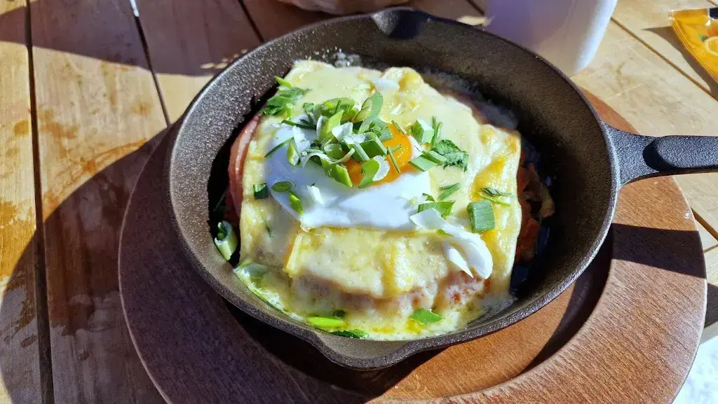 Hans Peter Hess_Skihütte Stand_Engelberg_review