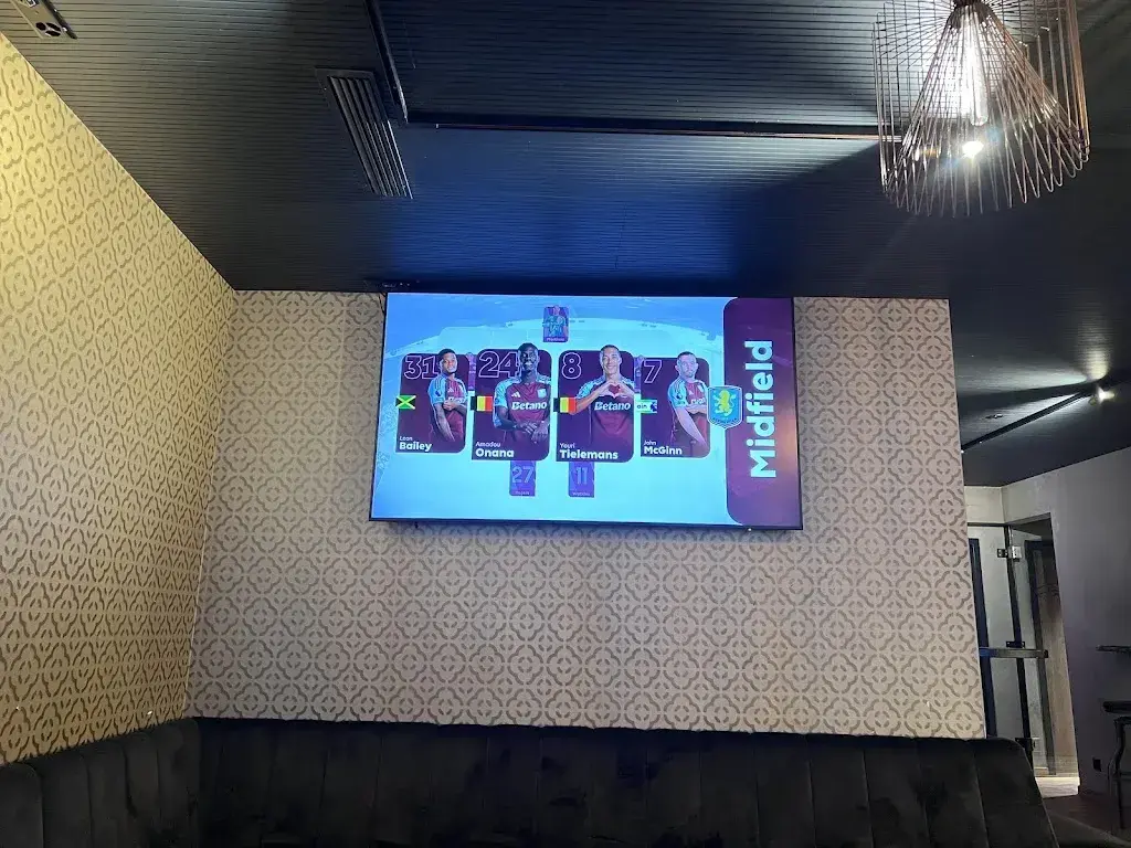 Alex Ring_Time out Pub_Adelboden_avis