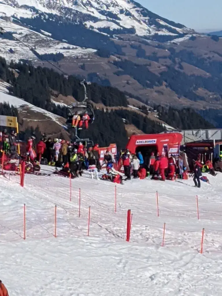 Virtual classroom Homeschooling alternative_Skihütte Chuenisbärgli_Adelboden_review