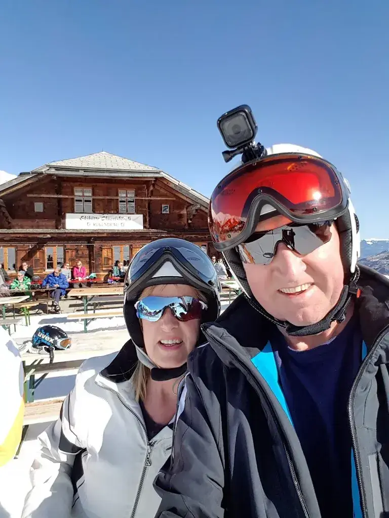 David Guntern-Shea_Skihütte Chuenisbärgli_Adelboden_review