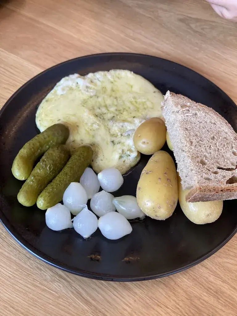 Jessica Willis_Raclettehütte Engstligenalp Adelboden_Adelboden_review