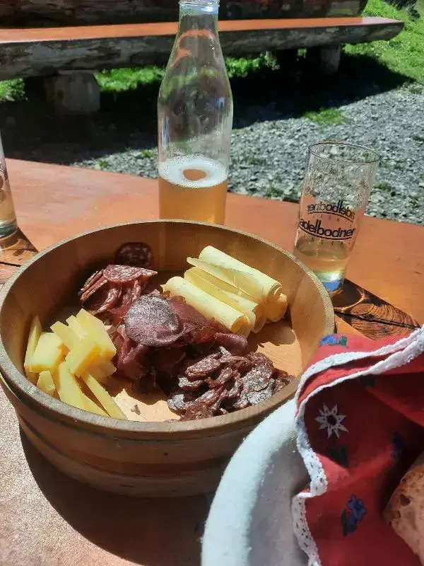 Ueli Lienhard_Alphütte Bütschi_Adelboden_review