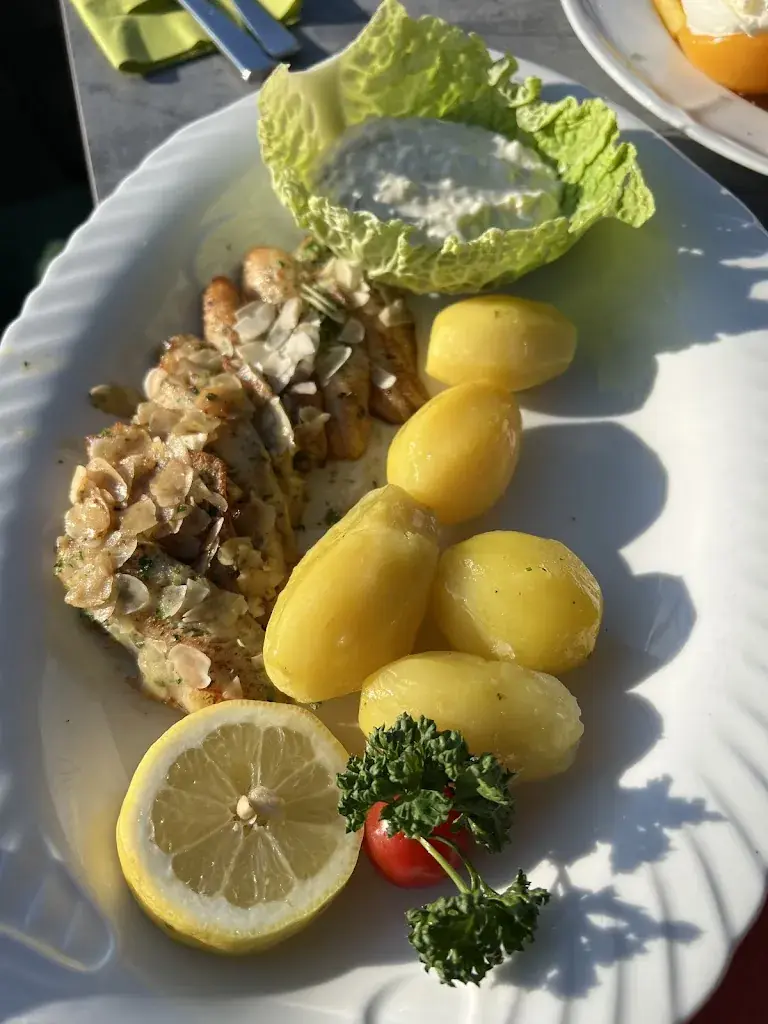 mimi_Restaurant Kreuz_Krattigen_review