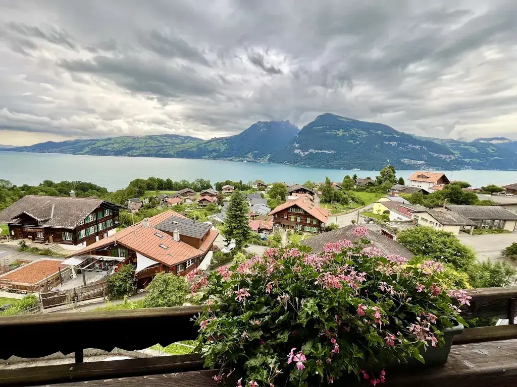 Diana C._Hotel Restaurant Bellevue Bären_Krattigen_avis