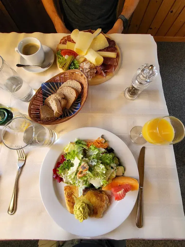 Victoria Dukart-Anderson_Pintli_Reichenbach im Kandertal_review