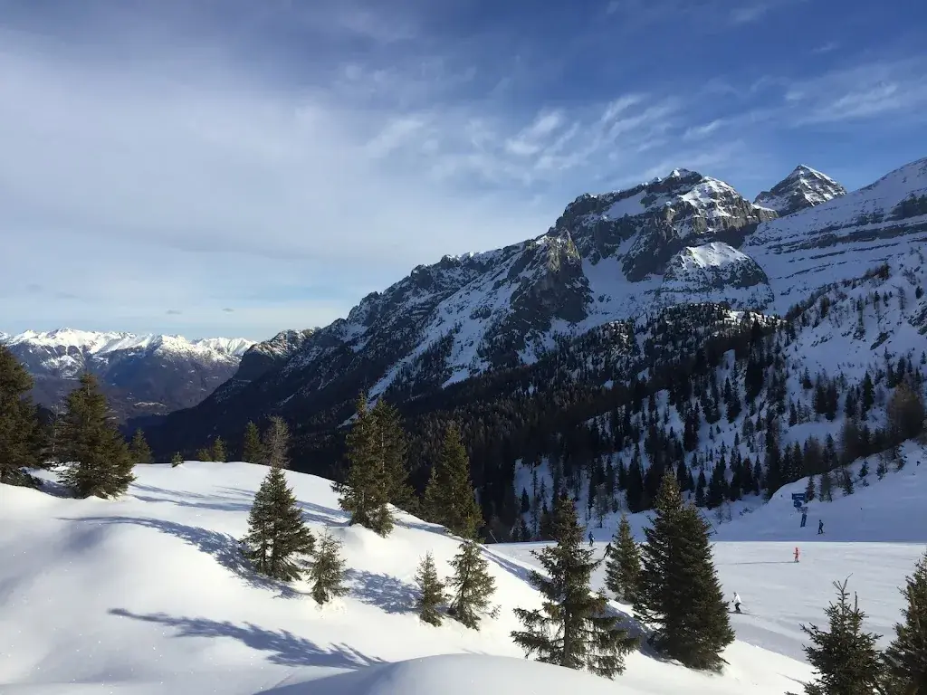 Jonathan Busse_Bergrestaurant Ginals_Unterbäch_avis