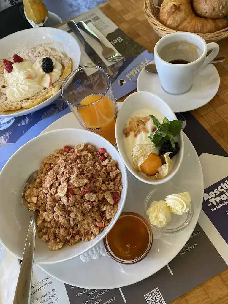 ayse aktas_Bäretatze Kafi & meh_Aeschi bei Spiez_review