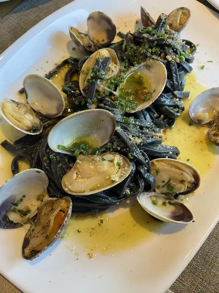 Katrina Wong_Ristorante Pizzeria Bellavista_Spiez_avis