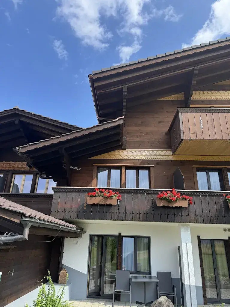 Abdulrahman_Bergblick Lodge_Aeschi bei Spiez_review
