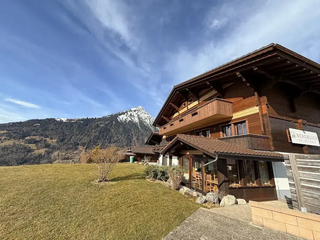 Swissfilipina_diary Michelle_Bergblick Lodge_Aeschi bei Spiez_review