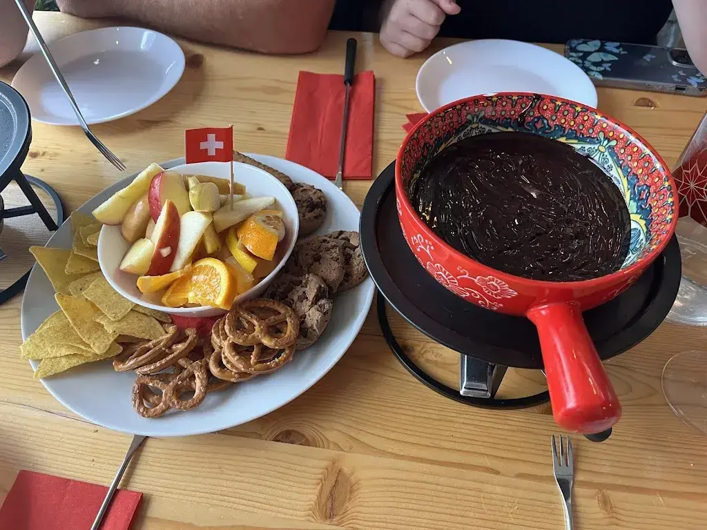 Kristi Bugajski_Fondue Villa & Garden_Unterseen_review