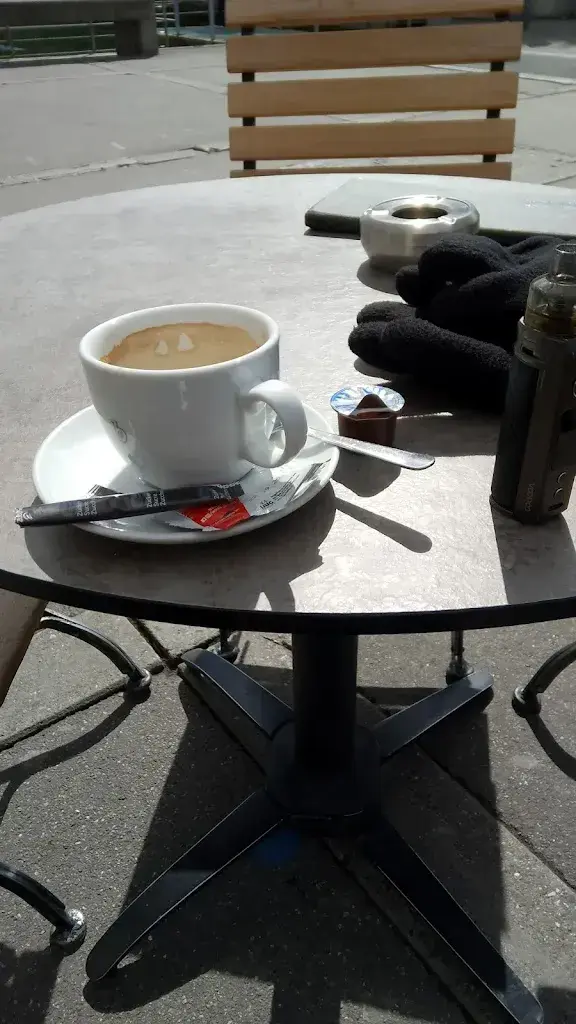 Johnny Hammeken_Chillounge GmbH_Thun_avis