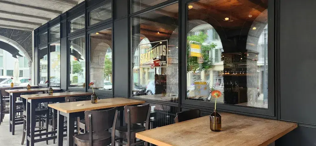 Livvy Tan_Restaurant Stadthaus_Unterseen_avis