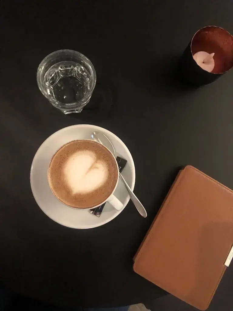 Novita Sucipto_Falken Thun_Thun_avis