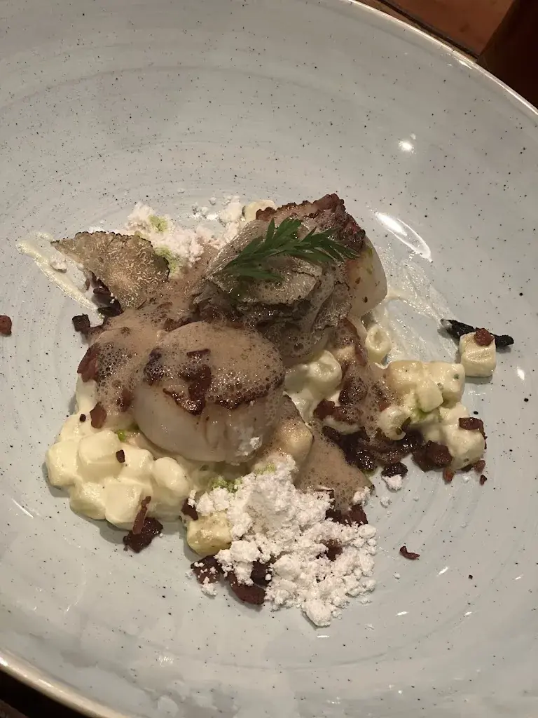 Niccolò Casati_Hotel / Restaurant Spedition_Thun_avis