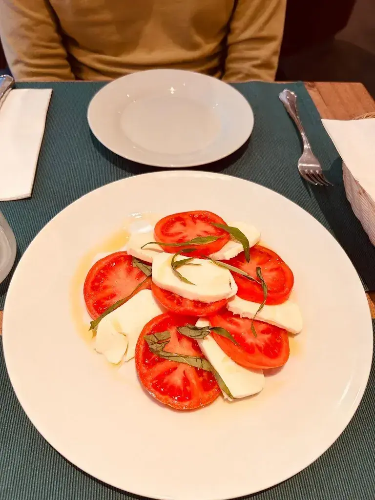 CB Tong_West-End_Interlaken_reseña