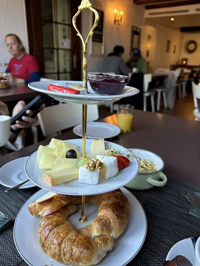 Saeed Albedaiwi_Bistro Promenade_Thun_avis