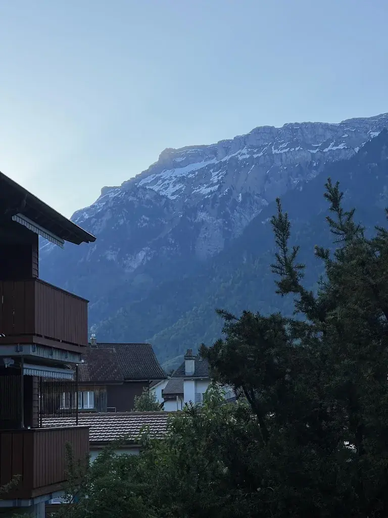 Zaina Iqbal_Hirschen Hotel Restaurant_Matten bei Interlaken_recensione