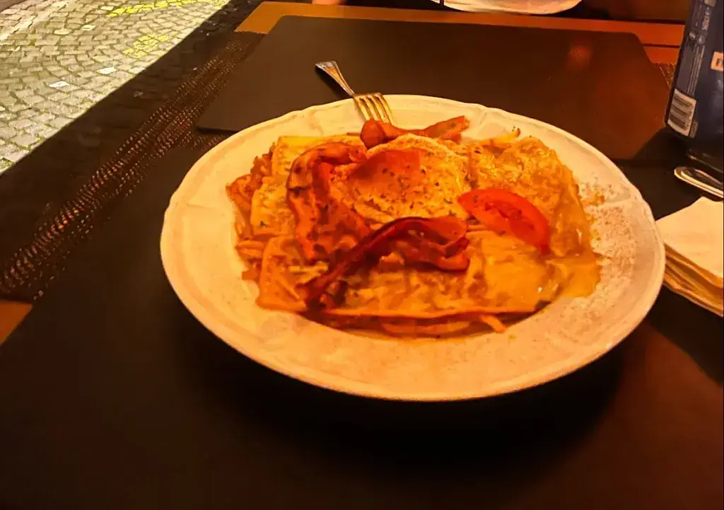 Kelsey Mueller_Red-Ox Nightlife & Restaurant Bar Ochsen_Thun_avis