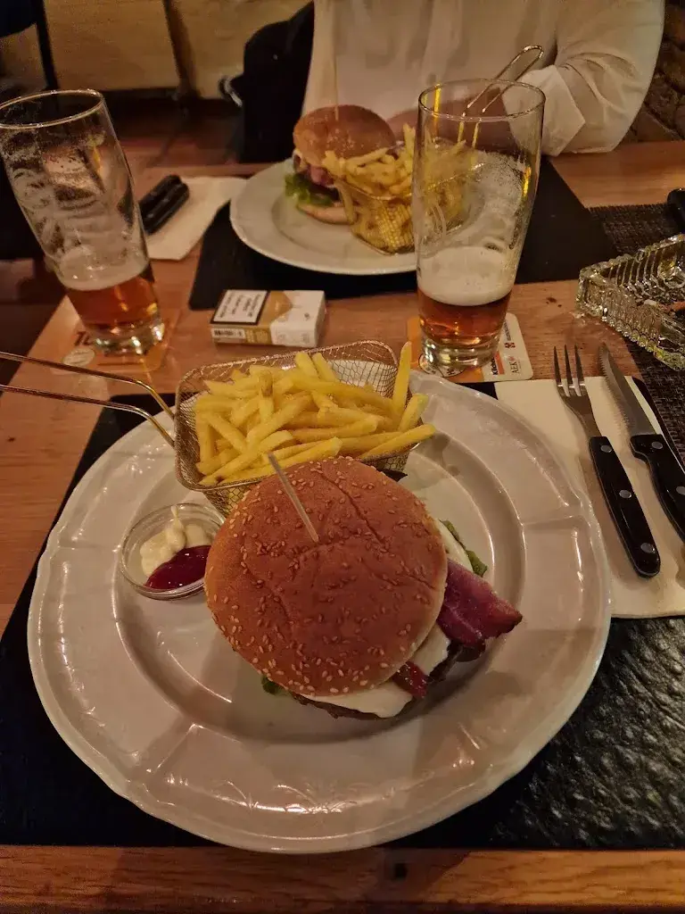 Dragan Marjanovic_Red-Ox Nightlife & Restaurant Bar Ochsen_Thun_avis