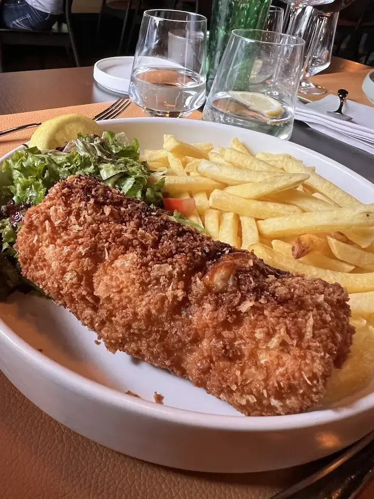 Hastings Kombat Academy_Goldener Anker_Interlaken_recensione