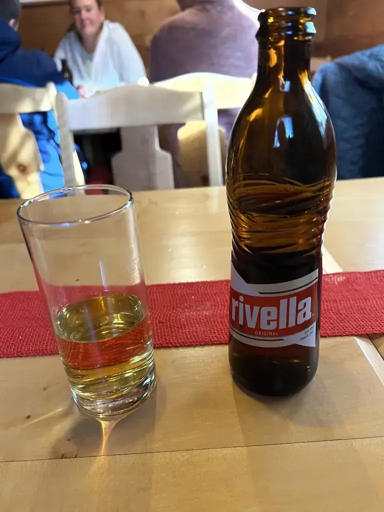 Parkplatz Rest. Hängebrücke (Rest. ennet dem Bach zu Fuss 180 m) restaurant à Frutigen