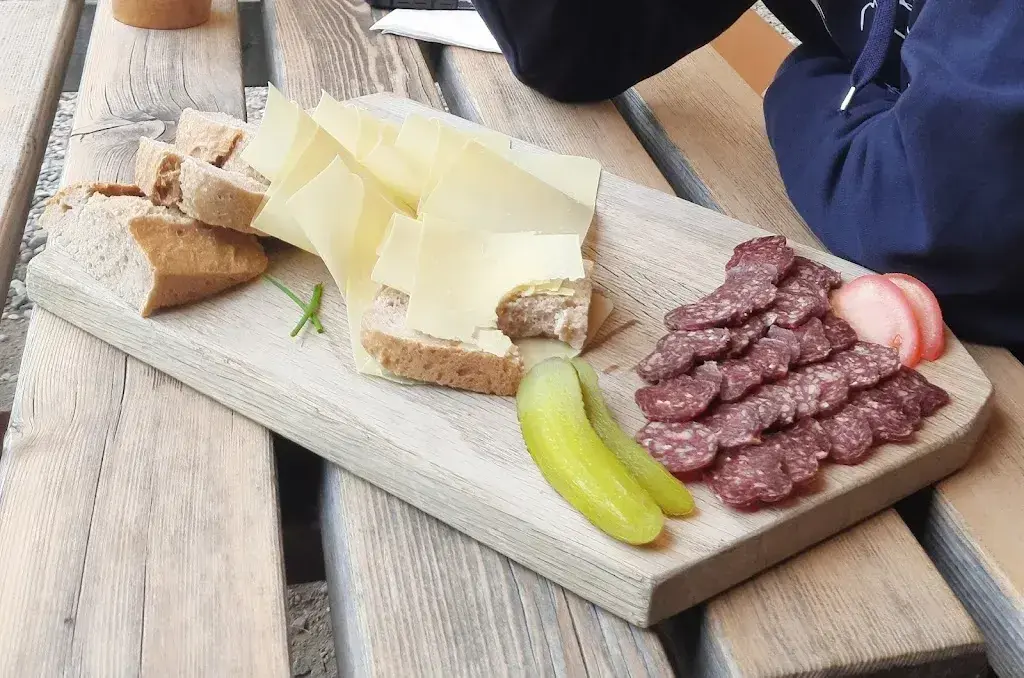 Menu_Parkplatz Rest. Hängebrücke (Rest. ennet dem Bach zu Fuss 180 m)_Frutigen_image_2