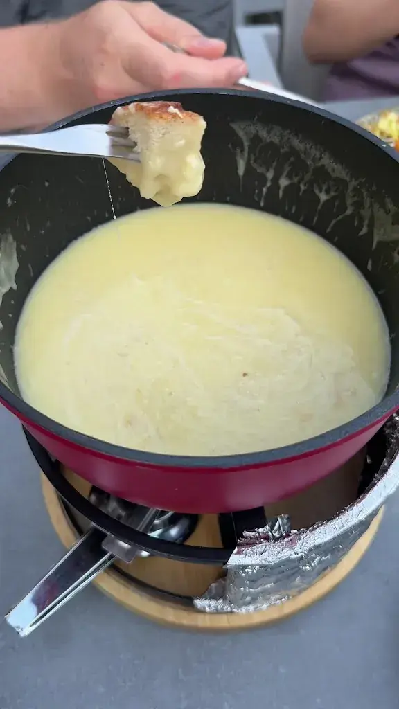 Ni Jin_Adler Restaurant and Lounge_Kandersteg_avis