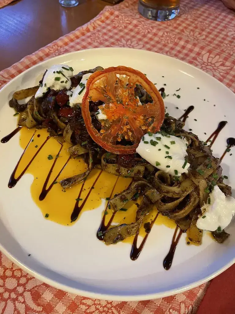 varangkana jeerunphong_Adler Restaurant and Lounge_Kandersteg_avis