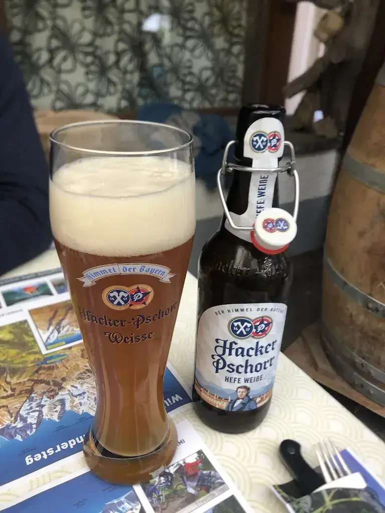 Noah Webb_Hotel-Restaurant Spycher GmbH_Kandersteg_avis