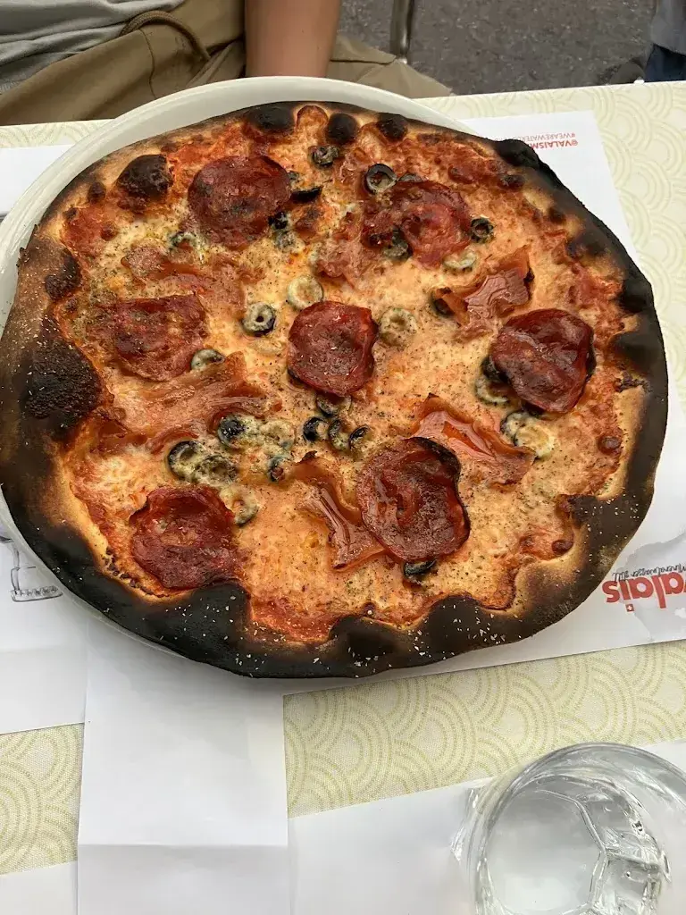 Dallas Jacobsen_Hotel-Restaurant Spycher GmbH_Kandersteg_avis