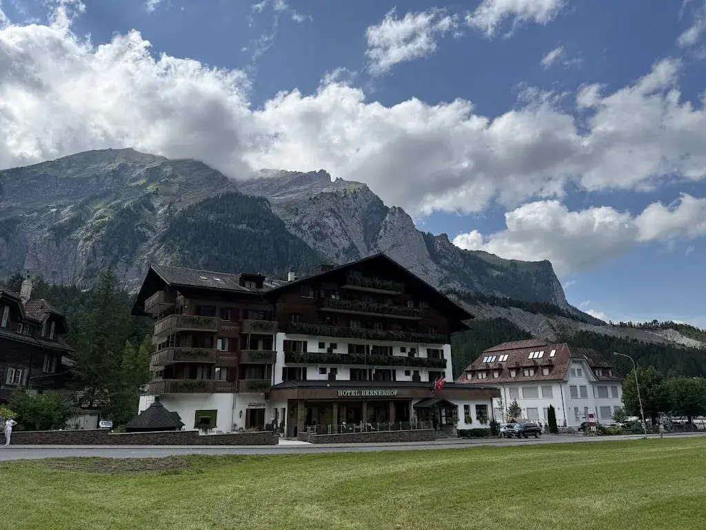 Lydia Delahaye_Hotel-Restaurant Bernerhof_Kandersteg_avis