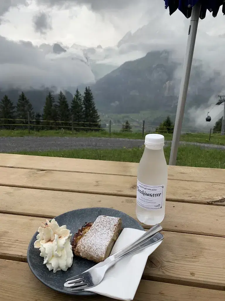 Aaron Cholewa_Bergstübli by Berghotel Oeschinensee_Kandersteg_avis