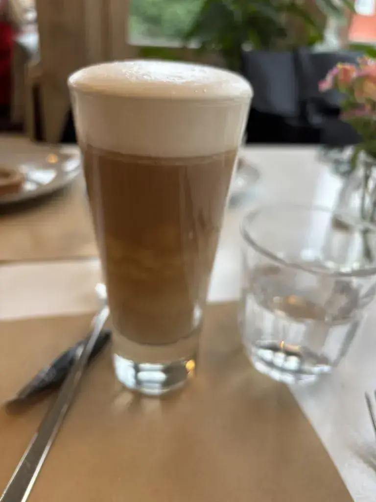 Claire Millburg_la belle vue Café_Spiez_avis