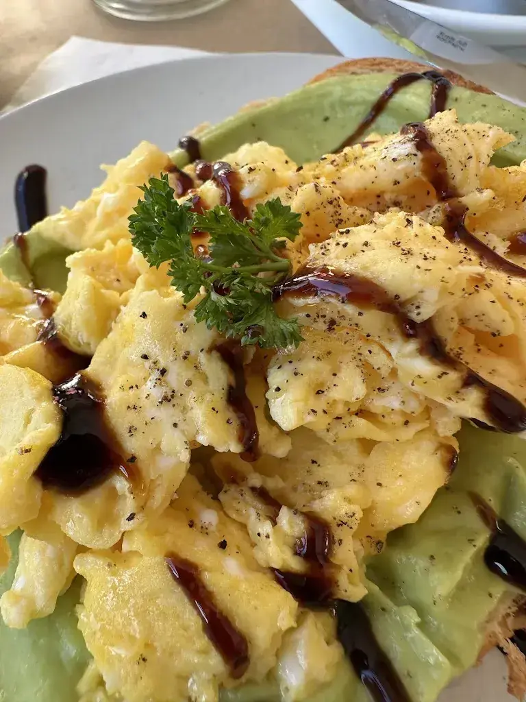 Lan Pratt_la belle vue Café_Spiez_avis