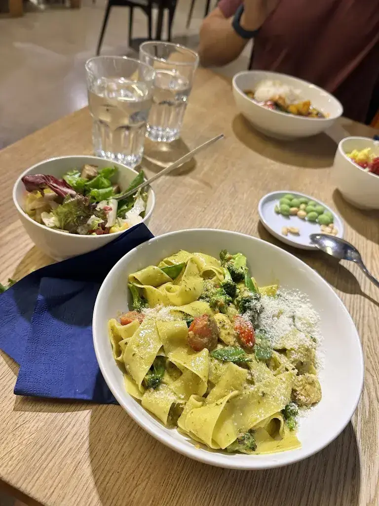 Stella L_3a lounge bar restaurant_Interlaken_review