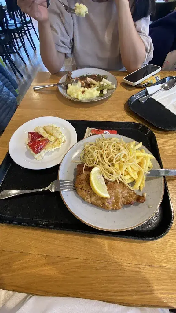 Han Umarn_Coop Restaurant Interlaken Ost_Interlaken_avis