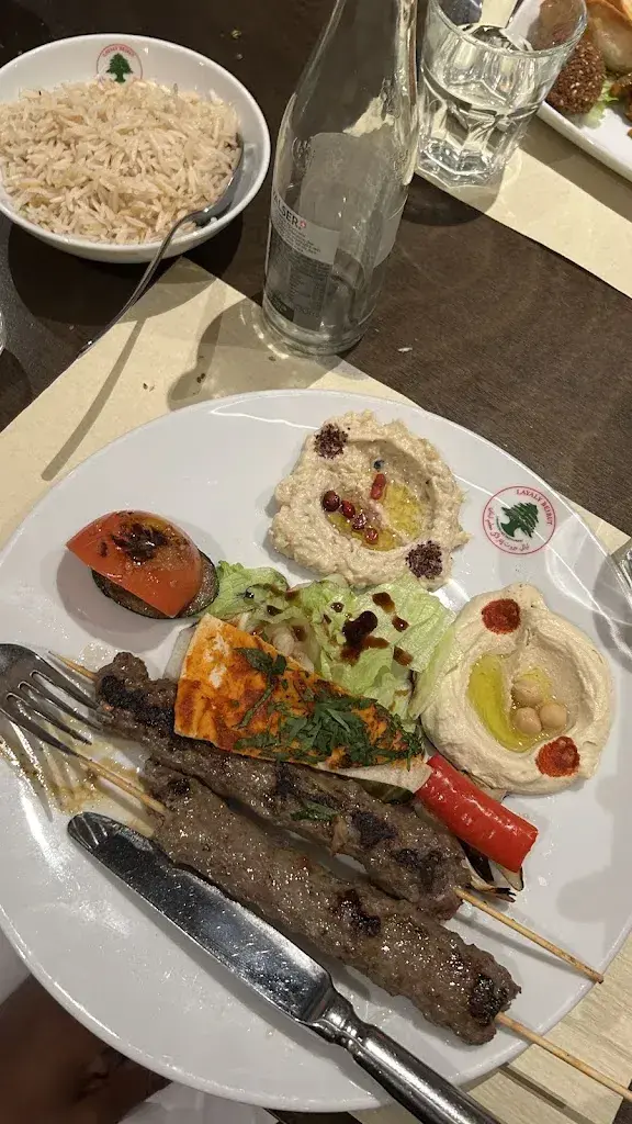 Pierrce Buttns_Layaly Beirut_Interlaken_reseña