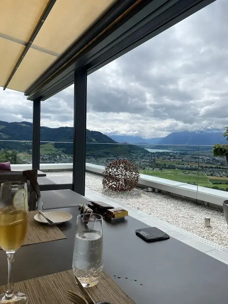 Lora Foster_Restaurant Panorama_Steffisburg_avis