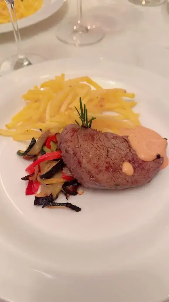 Suren Reginold_Restaurant 