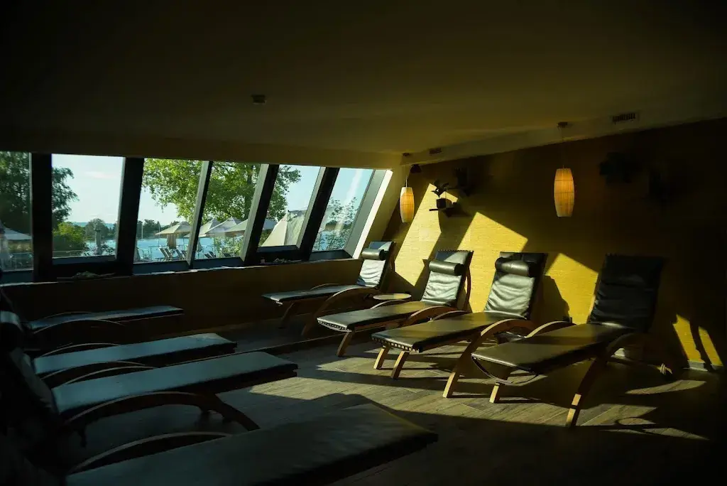 Manu Villalbaa_Deltapark Vitalresort_Gwatt_avis